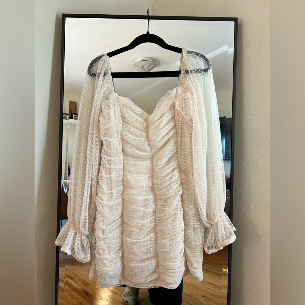 Bodycon lace mini dress